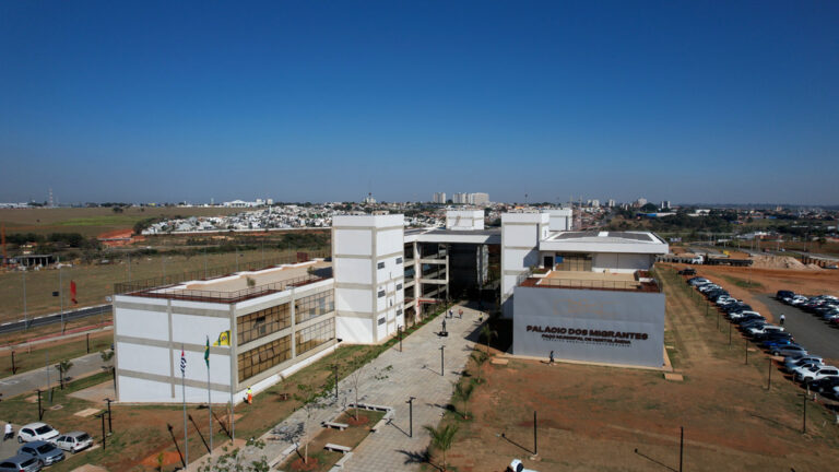 Hortolândia paga primeira parcela do 13º salário a servidores