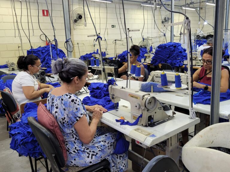 Prefeitura confecciona uniformes escolares de verão para 2026