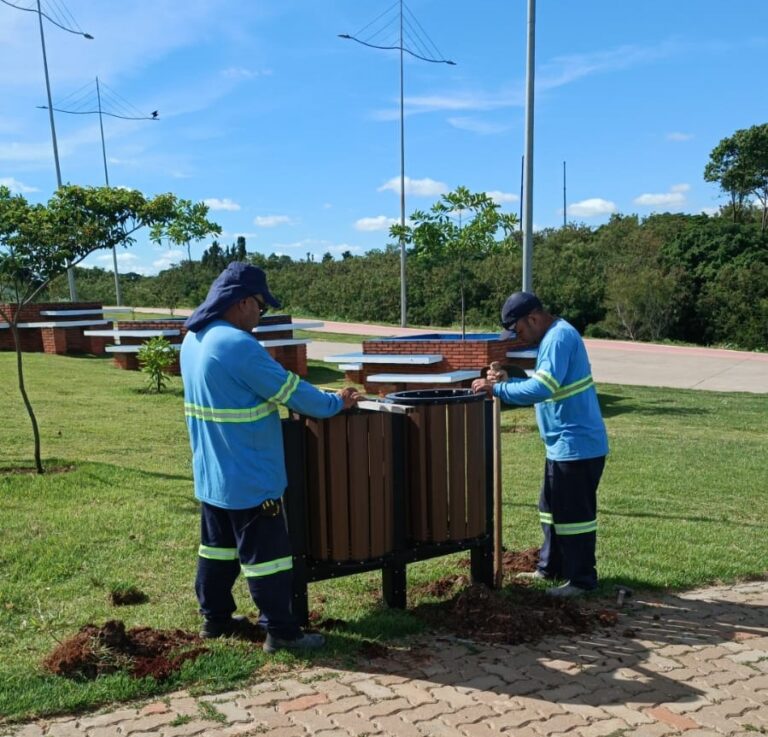 Prefeitura de Hortolândia instala novas lixeiras no Parque Socioambiental Lago da Fé