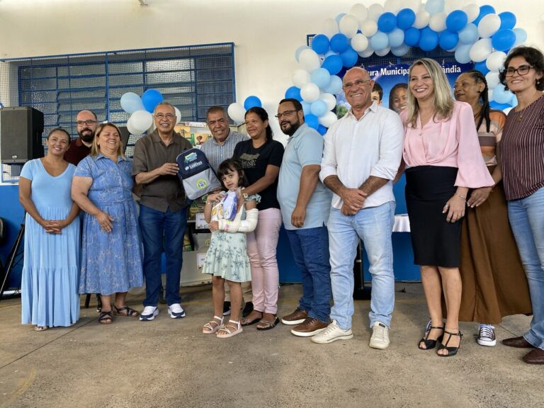 Estudantes de Hortolândia ganham caixa de lápis de cor com variados tons de pele no kit escolar