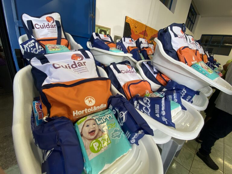 Kit do Programa Cuidar tem absorventes para as futuras mamães e itens para o bebê