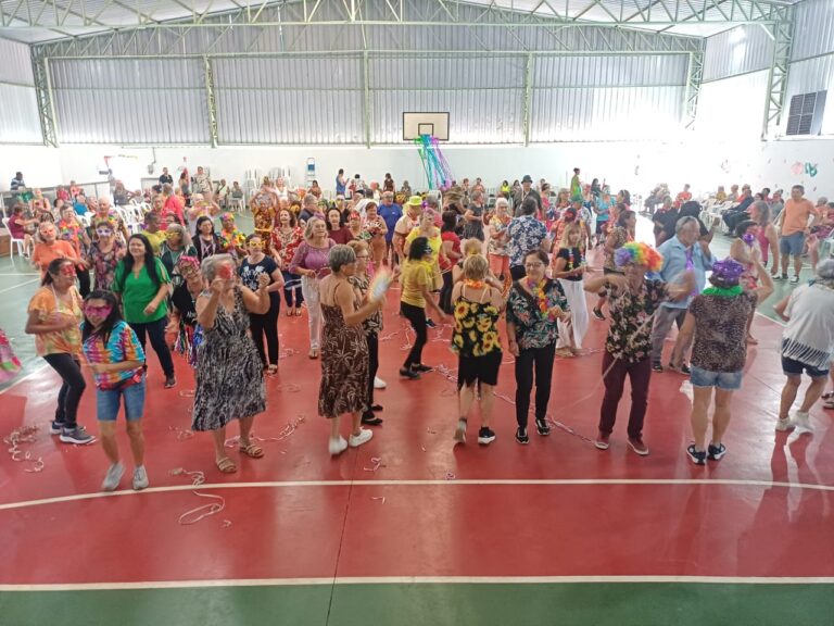 Baile “Marchinhas e Memórias” da Melhor Idade reúne 400 participantes no Centro de Convivência do Remanso