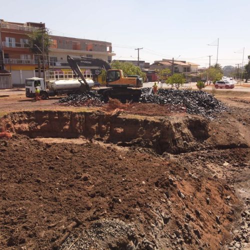 Hortolândia continua com canalização de córrego no Jd. Amanda