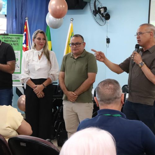 Prefeitura apresenta novos secretários durante entrega de cadeiras de rodas da campanha Lacre Solidário