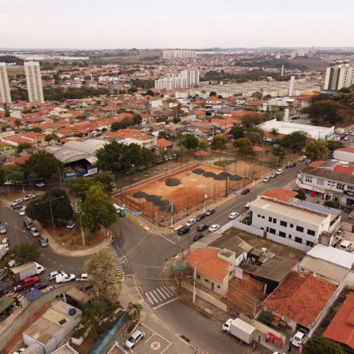 Novo campo de futebol society do Jardim Santa Clara está com 70% das obras concluídas